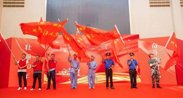 探索者问答-作为酒桌文化大国,在饭桌上无所适从不会敬酒,是不成熟的表现吗?